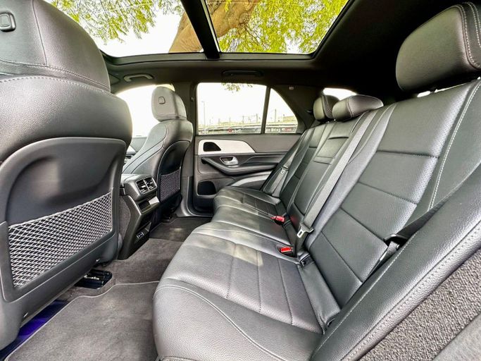 Подержанный Mercedes-Benz GLE 350 II (V167), 2.0 л, 2024 в Дубае от Express Motors Черный цвет. Американская | AUTO.AE