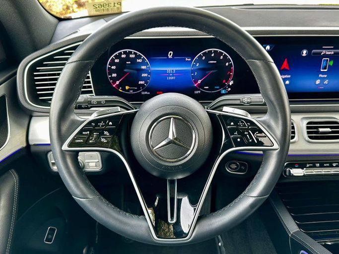 Подержанный Mercedes-Benz GLE 350 II (V167), 2.0 л, 2024 в Дубае от Express Motors Черный цвет. Американская | AUTO.AE