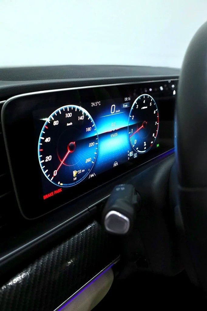 Подержанный Mercedes-Benz GLE 350 II (V167), 2.0 л, 2022 в Дубае от Al Faris Motors Белый цвет. Other | AUTO.AE