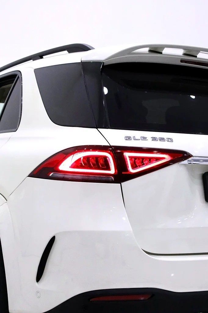 Подержанный Mercedes-Benz GLE 350 II (V167), 2.0 л, 2022 в Дубае от Al Faris Motors Белый цвет. Other | AUTO.AE