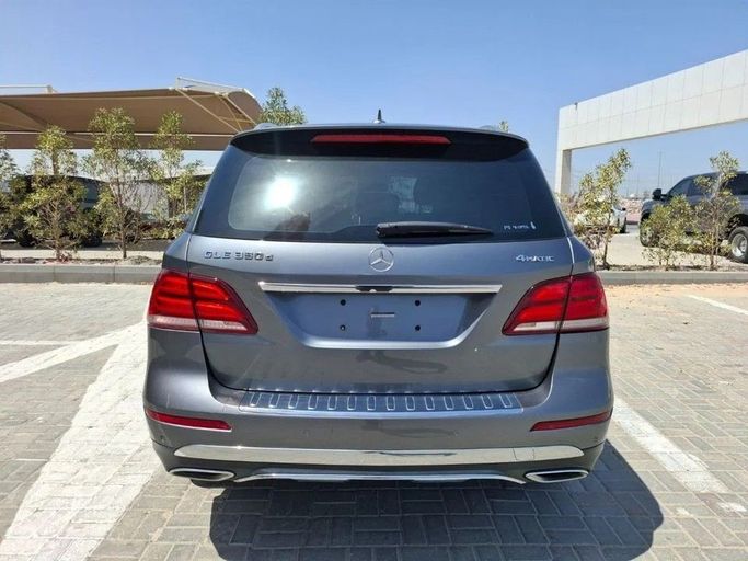 Подержанный Mercedes-Benz GLE 350 d II (V167), 2.9 л, 2018 в Дубае от Barkat Alrahmen Motors Серый цвет. Корейская | AUTO.AE
