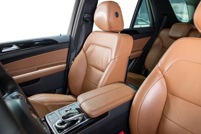 Used Mercedes-Benz GLE 400 I (W166), 3.0 l, 2016 in Dubai by The Car Superstore, White color. GCC Specs | AUTO.AE