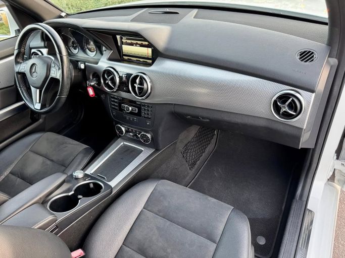 Подержанный Mercedes-Benz GLK-Class 350 I (X204) Рестайлинг, 3.5 л, 2014 в Дубае от Saeed Auto Белый цвет. Японская | AUTO.AE