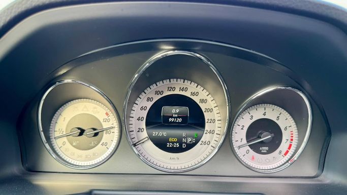 Подержанный Mercedes-Benz GLK-Class 350 I (X204) Рестайлинг, 3.5 л, 2014 в Дубае от Saeed Auto Белый цвет. Японская | AUTO.AE