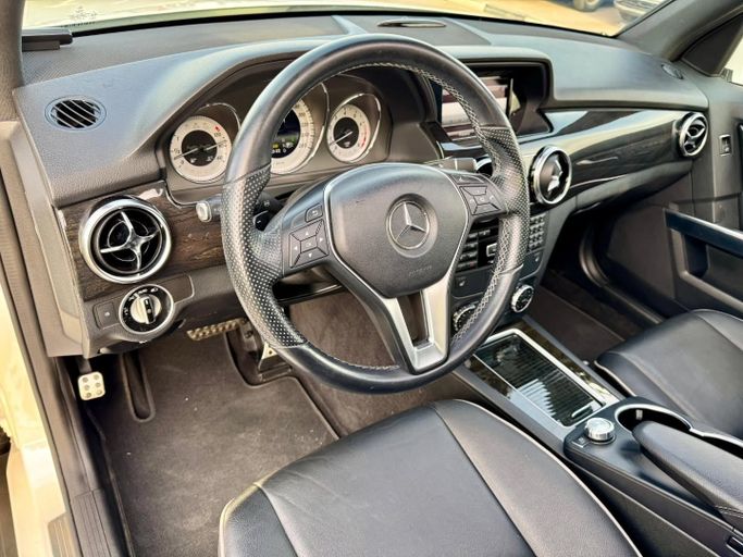 Подержанный Mercedes-Benz GLK-Class 350 I (X204) Рестайлинг, 3.5 л, 2014 в Дубае от Saeed Auto Белый цвет. Японская | AUTO.AE