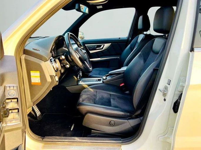 Used Mercedes-Benz GLK-Class 350 I (X204) Facelift, 3.5 l, 2013 in Dubai by Mirza Automobile FZE, White color. Japanese Specs | AUTO.AE