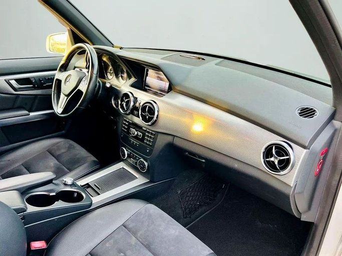 Used Mercedes-Benz GLK-Class 350 I (X204) Facelift, 3.5 l, 2013 in Dubai by Mirza Automobile FZE, White color. Japanese Specs | AUTO.AE