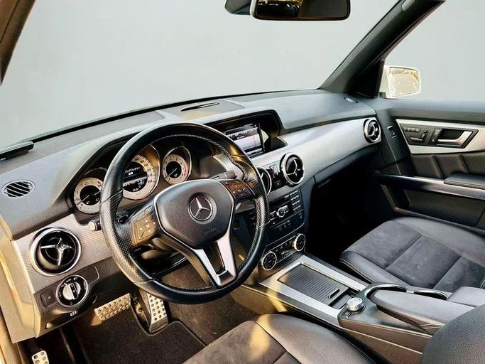 Used Mercedes-Benz GLK-Class 350 I (X204) Facelift, 3.5 l, 2013 in Dubai by Mirza Automobile FZE, White color. Japanese Specs | AUTO.AE