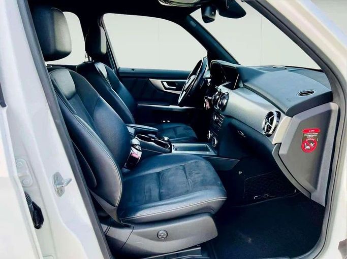 Used Mercedes-Benz GLK-Class 350 I (X204) Facelift, 3.5 l, 2013 in Dubai by Mirza Automobile FZE, White color. Japanese Specs | AUTO.AE