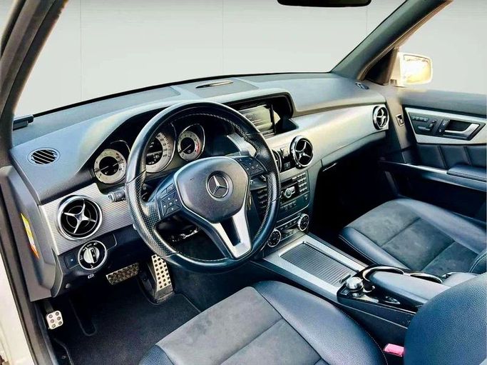 Used Mercedes-Benz GLK-Class 350 I (X204) Facelift, 3.5 l, 2013 in Dubai by Mirza Automobile FZE, White color. Japanese Specs | AUTO.AE