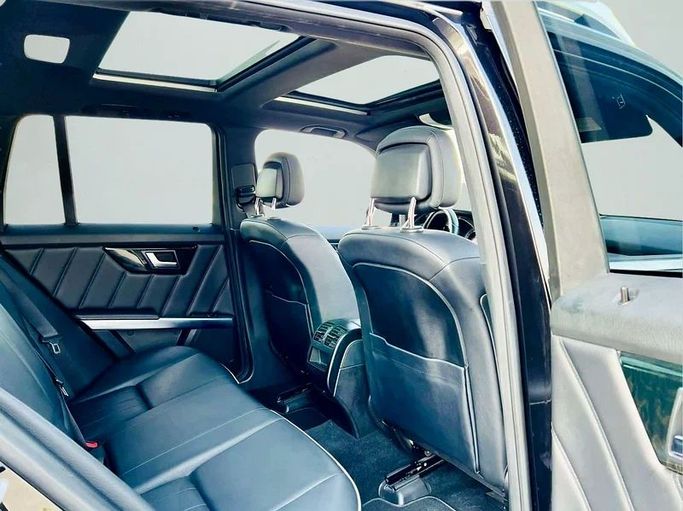 Подержанный Mercedes-Benz GLK-Class 350 I (X204) Рестайлинг, 3.5 л, 2013 в Дубае от Mirza Automobile FZE Черный цвет. Японская | AUTO.AE