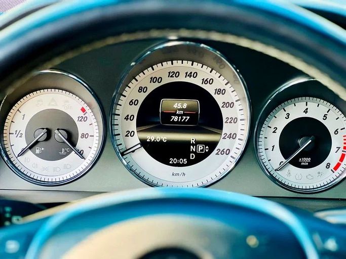 Подержанный Mercedes-Benz GLK-Class 350 I (X204) Рестайлинг, 3.5 л, 2013 в Дубае от Mirza Automobile FZE Черный цвет. Японская | AUTO.AE