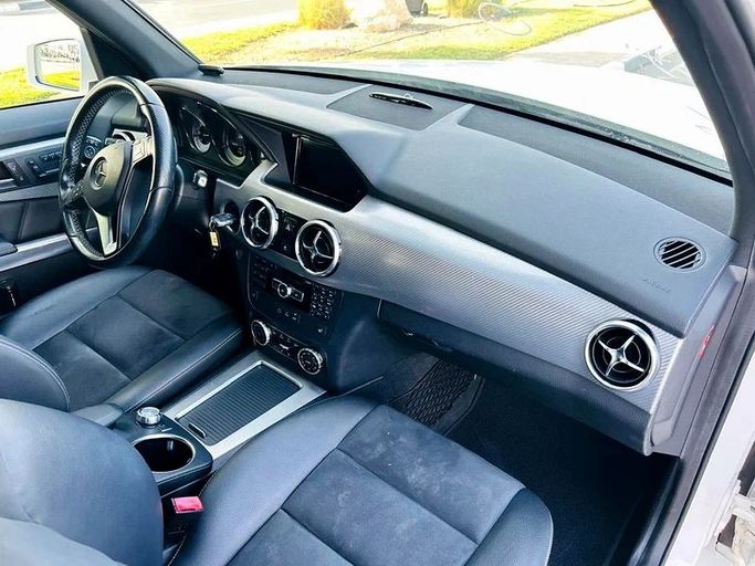 Used Mercedes-Benz GLK-Class 350 I (X204) Facelift, 3.5 l, 2014 in Dubai by Mirza Automobile FZE, White color. Japanese Specs | AUTO.AE