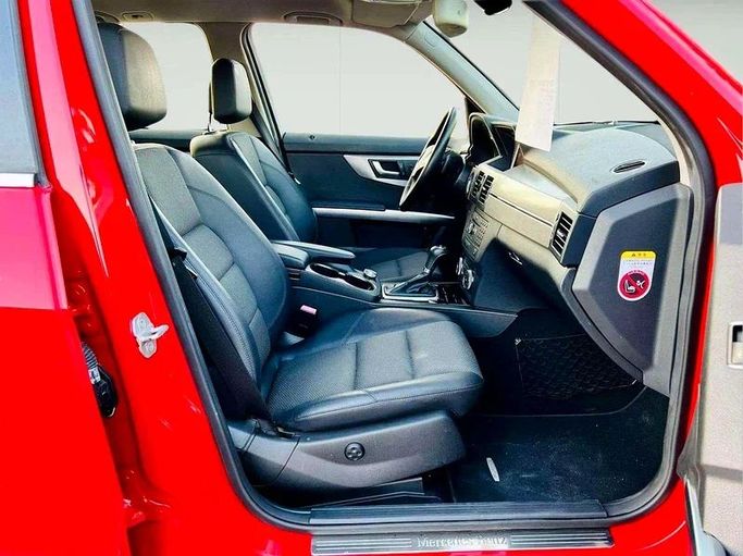 Подержанный Mercedes-Benz GLK-Class 300 I (X204), 3 л, 2011 в Дубае от Mirza Automobile FZE Красный цвет. Японская | AUTO.AE