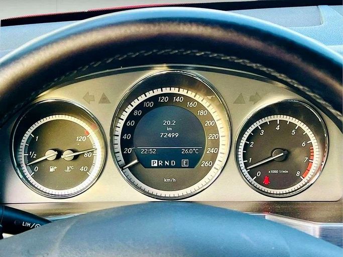 Подержанный Mercedes-Benz GLK-Class 300 I (X204), 3 л, 2011 в Дубае от Mirza Automobile FZE Красный цвет. Японская | AUTO.AE