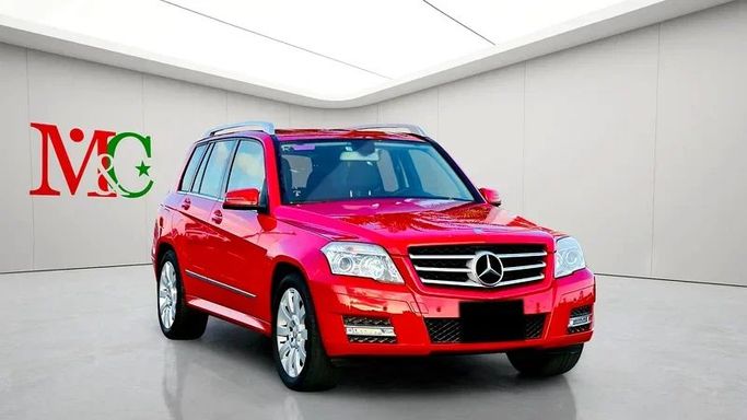 Подержанный Mercedes-Benz GLK-Class 300 I (X204), 3 л, 2011 в Дубае от Mirza Automobile FZE Красный цвет. Японская | AUTO.AE