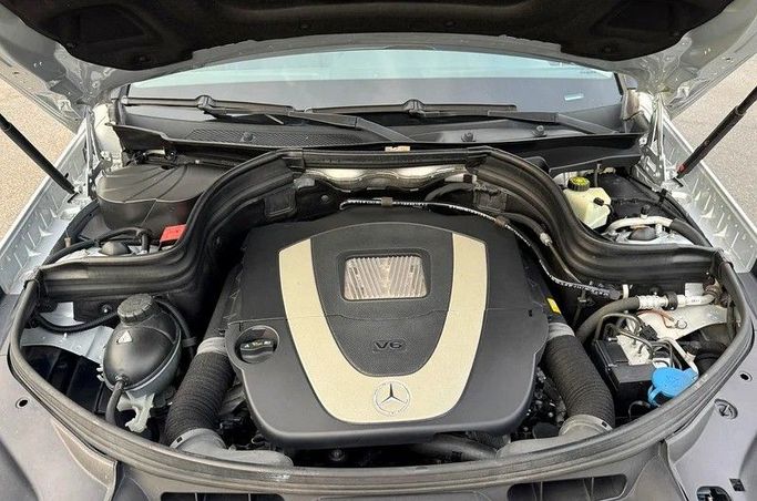 Подержанный Mercedes-Benz GLK-Class 350 I (X204), 3.5 л, 2010 в Дубае от Best Car Серебристый цвет. Японская | AUTO.AE