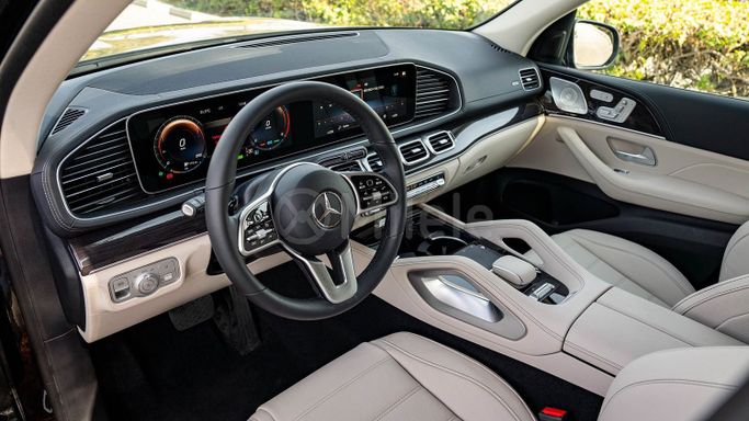 Новый Mercedes-Benz GLS 450 II (X167) Рестайлинг, 3.0 л, 2023 в Дубае от Milele Черный цвет. Other | AUTO.AE