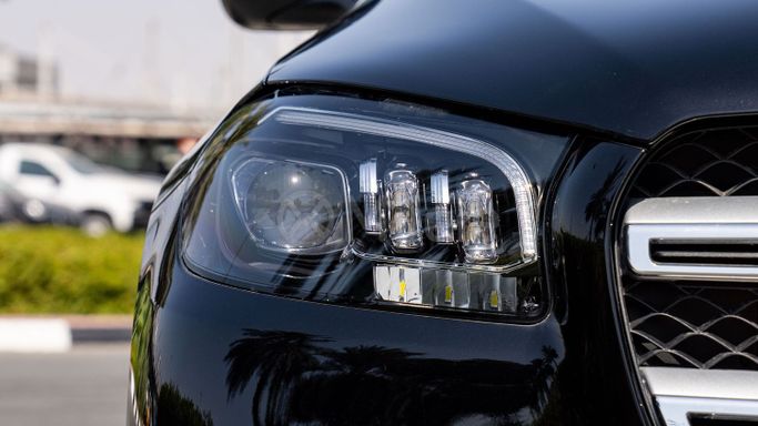 Новый Mercedes-Benz GLS 450 II (X167) Рестайлинг, 3.0 л, 2023 в Дубае от Milele Черный цвет. Other | AUTO.AE