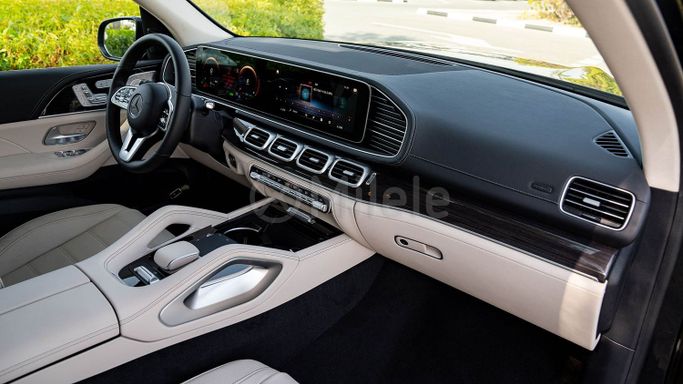 Новый Mercedes-Benz GLS 450 II (X167) Рестайлинг, 3.0 л, 2023 в Дубае от Milele Черный цвет. Other | AUTO.AE
