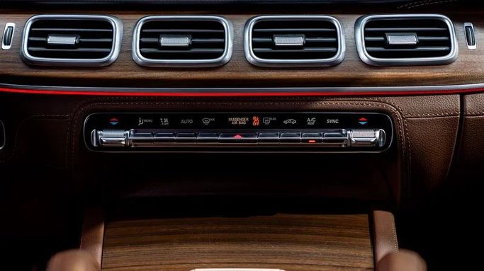 Подержанный Mercedes-Benz GLS 450 II (X167) Рестайлинг, 3.0 л, 2024 в Дубае от 8 Ba Motors Белый цвет. GCC | AUTO.AE