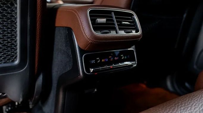 Подержанный Mercedes-Benz GLS 450 II (X167) Рестайлинг, 3.0 л, 2024 в Дубае от 8 Ba Motors Белый цвет. GCC | AUTO.AE