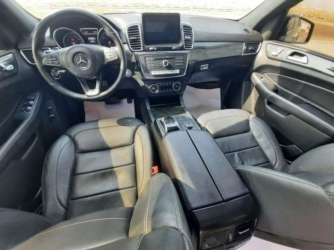 Подержанный Mercedes-Benz GLS 400 I (X166), 3.0 л, 2018 в Дубае от Barkat Alrahmen Motors Черный цвет. Японская | AUTO.AE