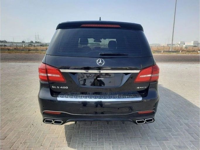 Подержанный Mercedes-Benz GLS 400 I (X166), 3.0 л, 2018 в Дубае от Barkat Alrahmen Motors Черный цвет. Японская | AUTO.AE