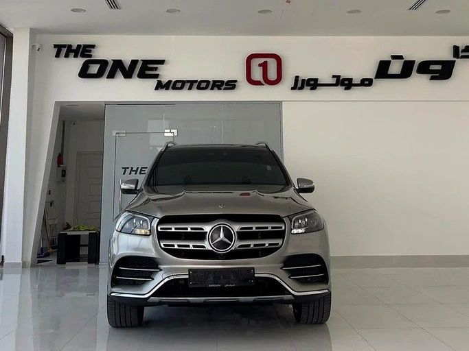 Подержанный Mercedes-Benz GLS 450 II (X167), 3.0 л, 2021 в Дубае от The One Motors Серебристый цвет. GCC | AUTO.AE