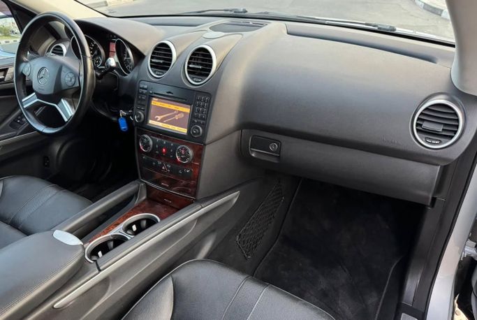 Used Mercedes-Benz M-Class 350 II (W164) Facelift, 3.0 l, 2010 in Dubai by Saeed Auto, Silver color. Japanese Specs | AUTO.AE