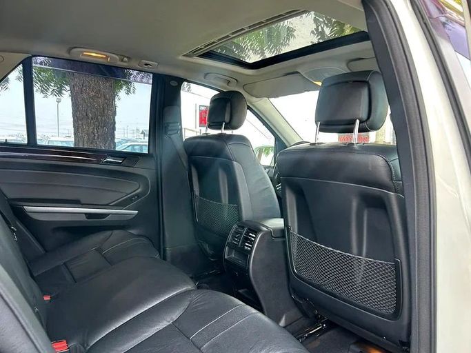 Used Mercedes-Benz M-Class 350 II (W164) Facelift, 3.5 l, 2010 in Dubai by Mirza Automobile FZE, White color. Japanese Specs | AUTO.AE