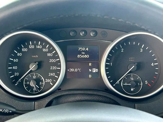 Used Mercedes-Benz M-Class 350 II (W164) Facelift, 3.5 l, 2010 in Dubai by Mirza Automobile FZE, White color. Japanese Specs | AUTO.AE