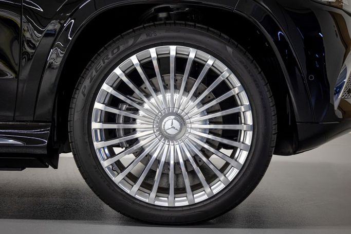 Подержанный Mercedes-Benz Maybach GLS 600 I, 4.0 л, 2021 в Дубае от PUPIL OF FATE MOTORS Тёмно-бордовый цвет. Европейская | AUTO.AE