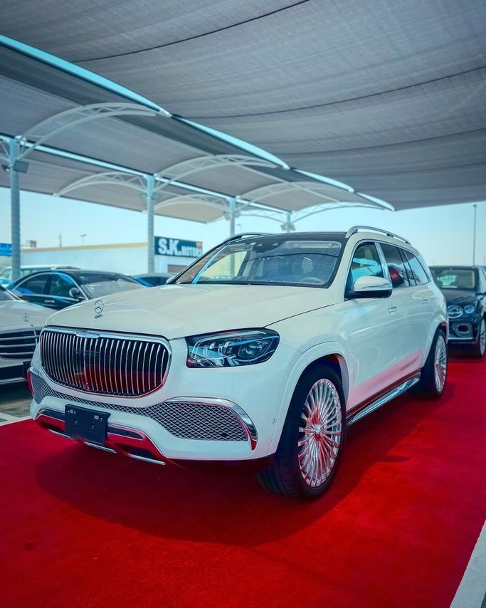 Подержанный Mercedes-Benz Maybach GLS 600 I Рестайлинг, 4.0 л, 2024 в Дубае от Lakhani Motors Белый цвет. Японская | AUTO.AE
