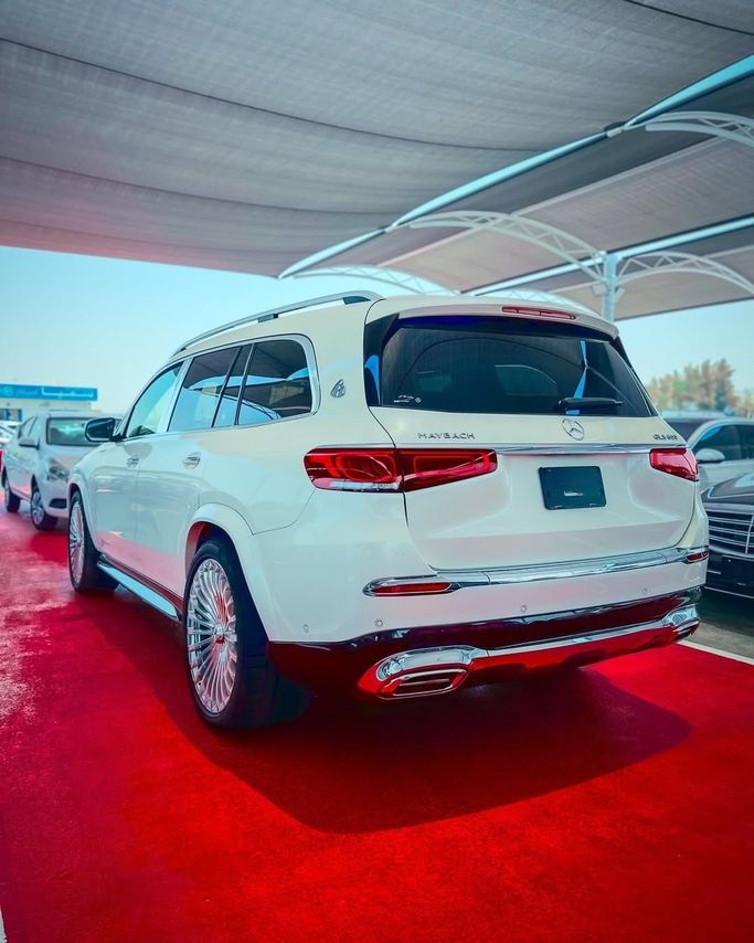 Подержанный Mercedes-Benz Maybach GLS 600 I Рестайлинг, 4.0 л, 2024 в Дубае от Lakhani Motors Белый цвет. Японская | AUTO.AE