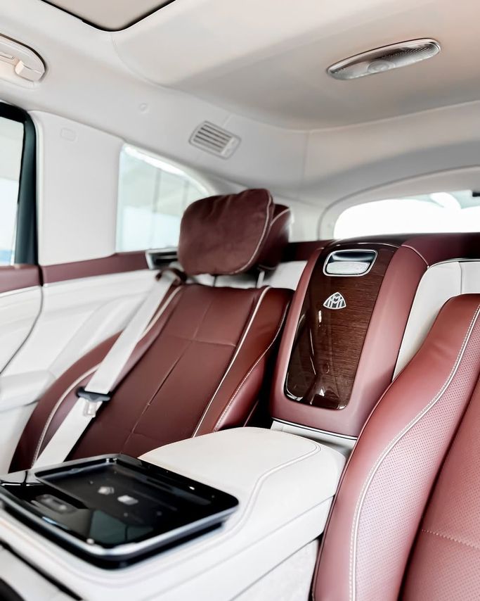 Подержанный Mercedes-Benz Maybach GLS 600 I Рестайлинг, 4.0 л, 2024 в Дубае от Lakhani Motors Белый цвет. Японская | AUTO.AE