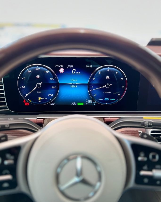 Подержанный Mercedes-Benz Maybach GLS 600 I Рестайлинг, 4.0 л, 2024 в Дубае от Lakhani Motors Белый цвет. Японская | AUTO.AE