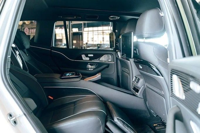 Подержанный Mercedes-Benz Maybach GLS 600 I, 4.0 л, 2023 в Дубае от Shamil Motors Белый цвет. Японская | AUTO.AE