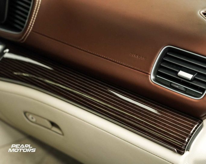 Подержанный Mercedes-Benz Maybach GLS 600 I, 4.0 л, 2021 в Дубае от Pearl Motors Черный цвет. Европейская | AUTO.AE