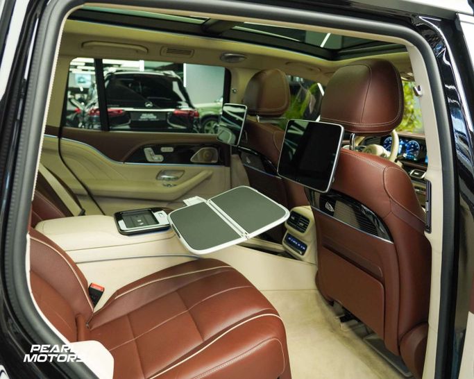 Подержанный Mercedes-Benz Maybach GLS 600 I, 4.0 л, 2021 в Дубае от Pearl Motors Черный цвет. Европейская | AUTO.AE