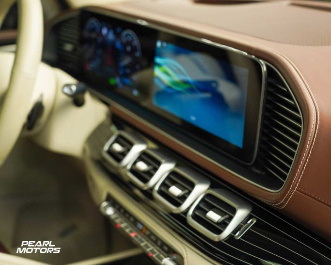 Подержанный Mercedes-Benz Maybach GLS 600 I, 4.0 л, 2021 в Дубае от Pearl Motors Черный цвет. Европейская | AUTO.AE