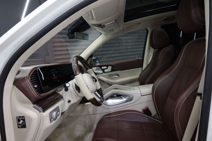 Подержанный Mercedes-Benz Maybach GLS 600 I, 4.0 л, 2021 в Дубае от Sanam Cars Белый цвет. GCC | AUTO.AE