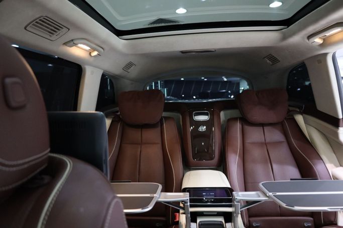 Подержанный Mercedes-Benz Maybach GLS 600 I, 4.0 л, 2021 в Дубае от Sanam Cars Белый цвет. GCC | AUTO.AE