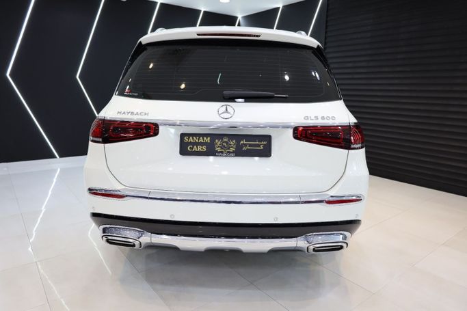 Подержанный Mercedes-Benz Maybach GLS 600 I, 4.0 л, 2021 в Дубае от Sanam Cars Белый цвет. GCC | AUTO.AE