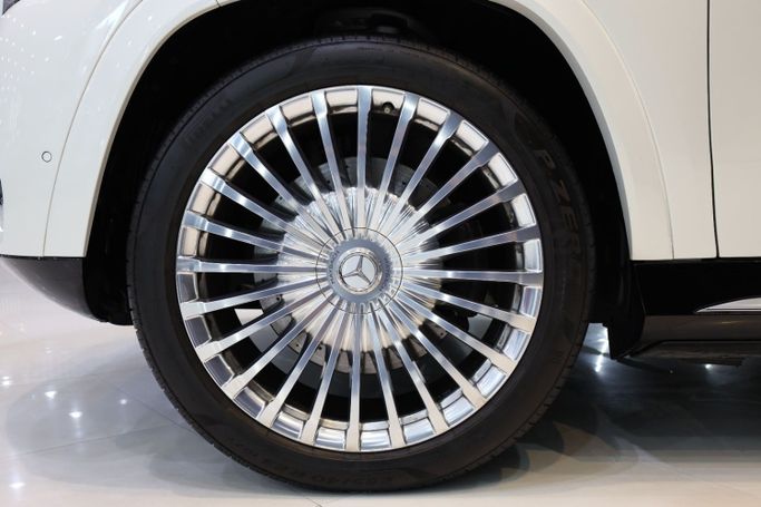 Подержанный Mercedes-Benz Maybach GLS 600 I, 4.0 л, 2021 в Дубае от Sanam Cars Белый цвет. GCC | AUTO.AE