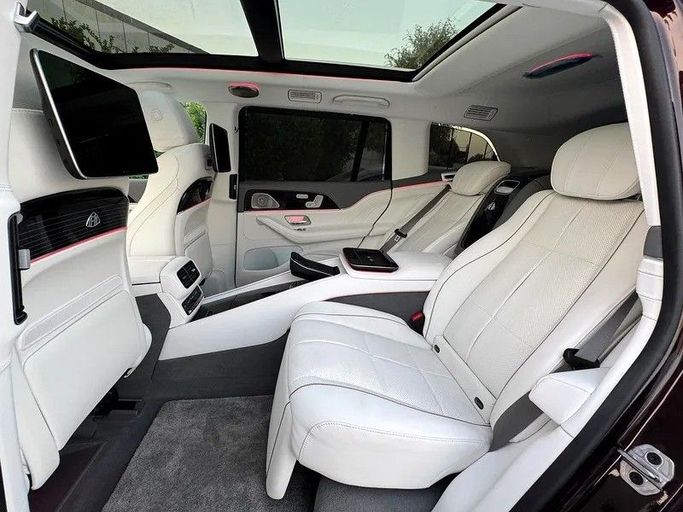 Подержанный Mercedes-Benz Maybach GLS 600 I Рестайлинг, 4.0 л, 2024 в Дубае от Best Car Черный цвет. Японская | AUTO.AE