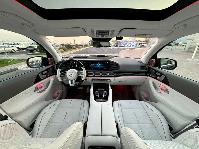Подержанный Mercedes-Benz Maybach GLS 600 I Рестайлинг, 4.0 л, 2024 в Дубае от Best Car Черный цвет. Японская | AUTO.AE