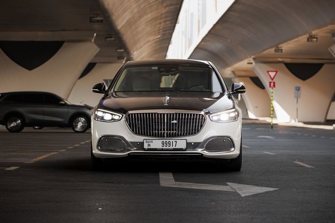 Mercedes-Benz Maybach S-Class 680 II (Z223), 2023 business sedan for rent in Dubai by AVA car rental, white color | AUTO.AE