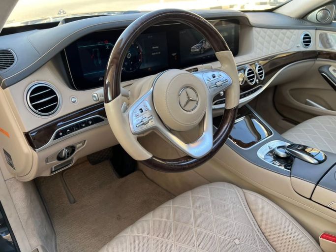 Used Mercedes-Benz Maybach S-Class 560 I (X222) Facelift, 4.0 l, 2018 in Dubai by Saeed Auto, Black color. Japanese Specs | AUTO.AE
