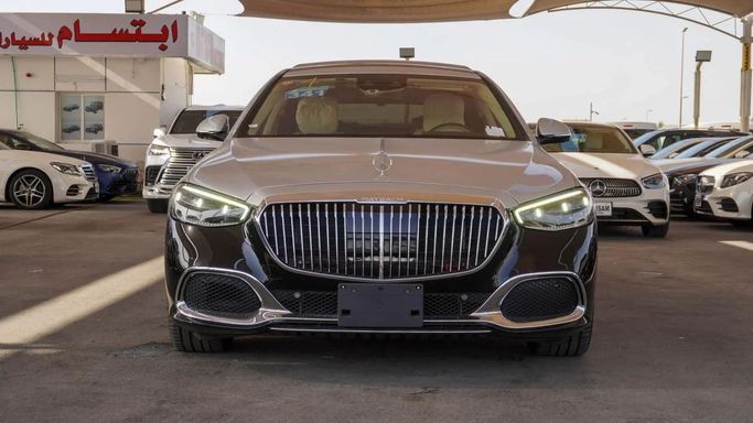 Подержанный Mercedes-Benz Maybach S-Class 580 II (Z223), 4.0 л, 2022 в Дубае от Ibitisam Motors Черный цвет.  | AUTO.AE